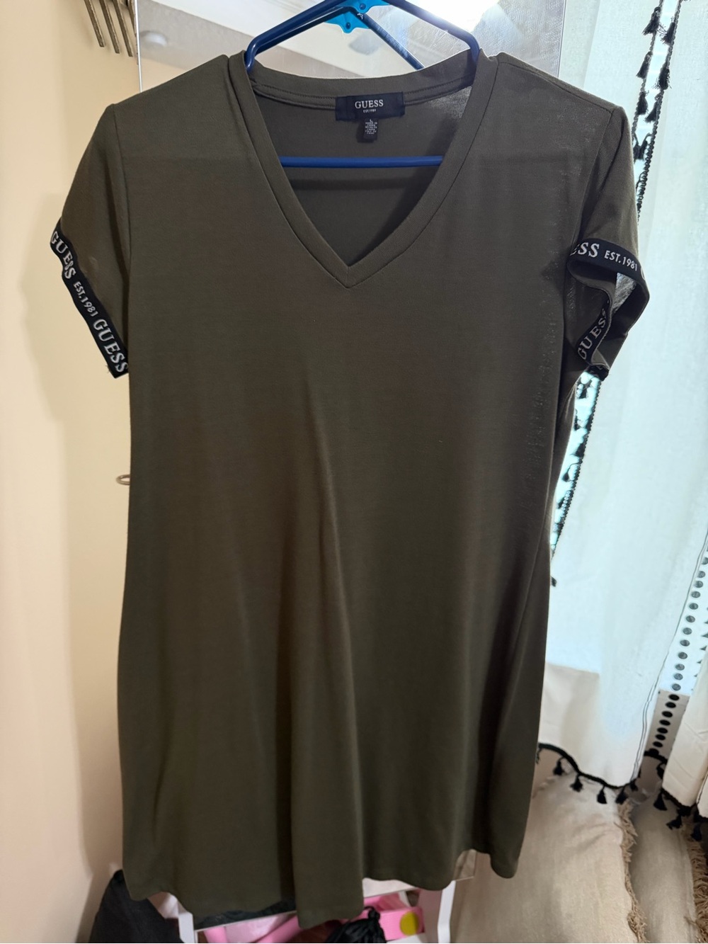 GUESS Olive V-Neck Short Sleeve dress